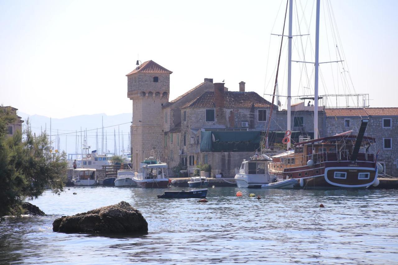 Apartments With A Parking Space Kastel Gomilica, Kastela - 21138 Экстерьер фото