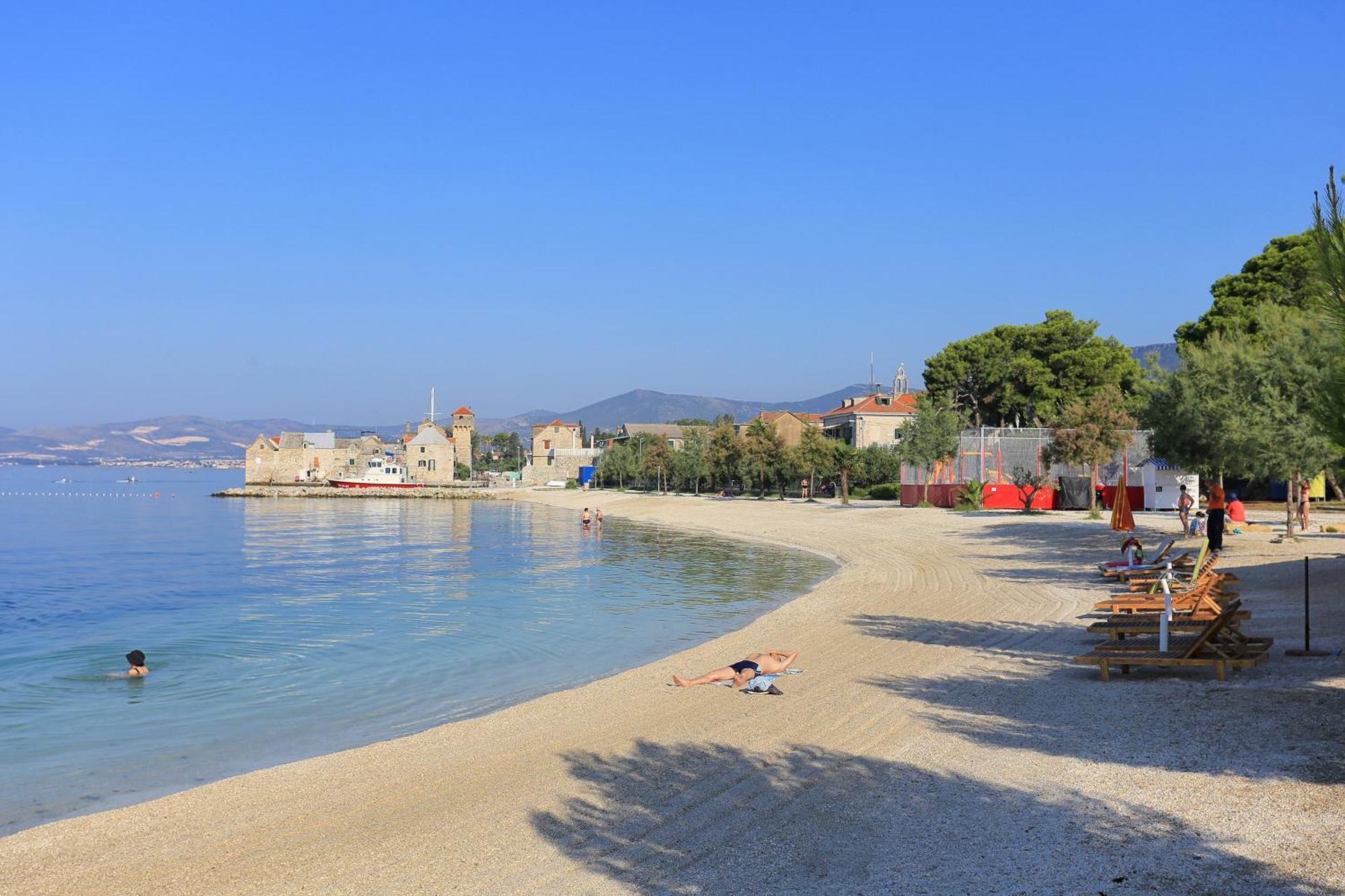 Apartments With A Parking Space Kastel Gomilica, Kastela - 21138 Экстерьер фото